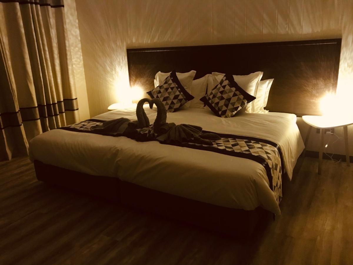 Shun Shun Water Bungalows Hotel Semporna Eksteriør billede